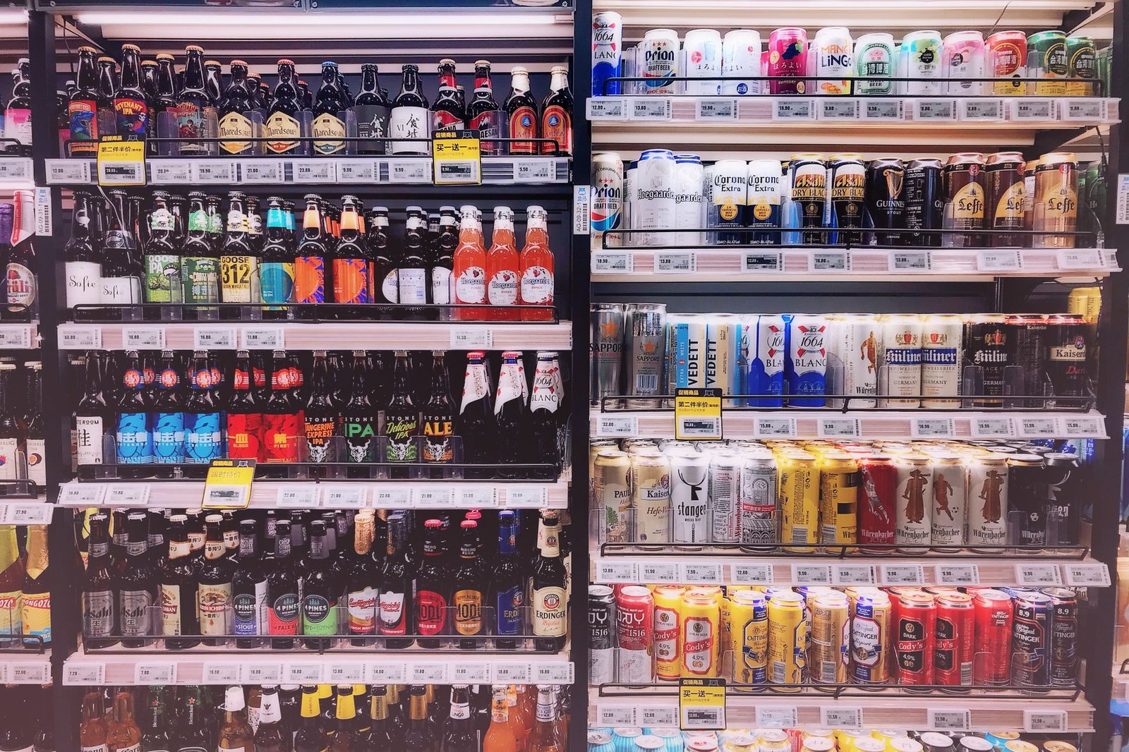 Retail refrigerated display equipment